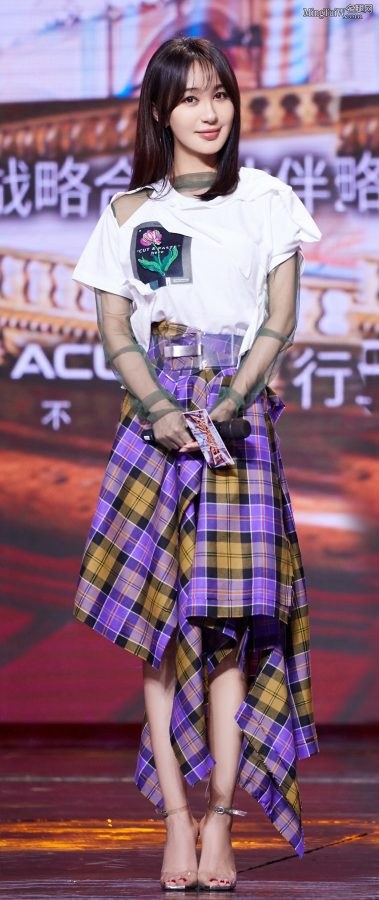 《跨界歌王》李菲儿精美的玉足(2/4)