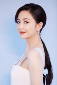 佟丽娅纤细发亮的玉腿 她也太好看了
