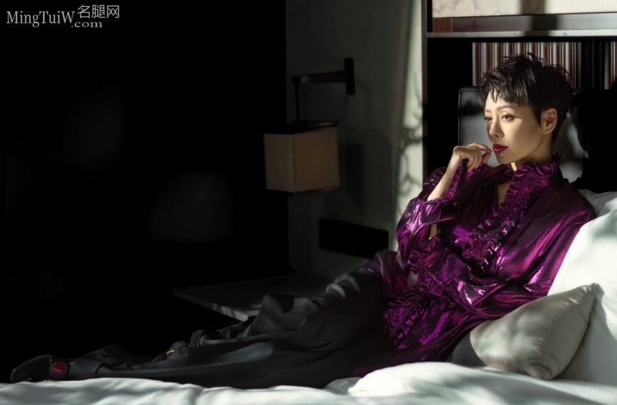 Short-haired and elegant actor Ning Jing wears high heels for a photo shoot(4/5)