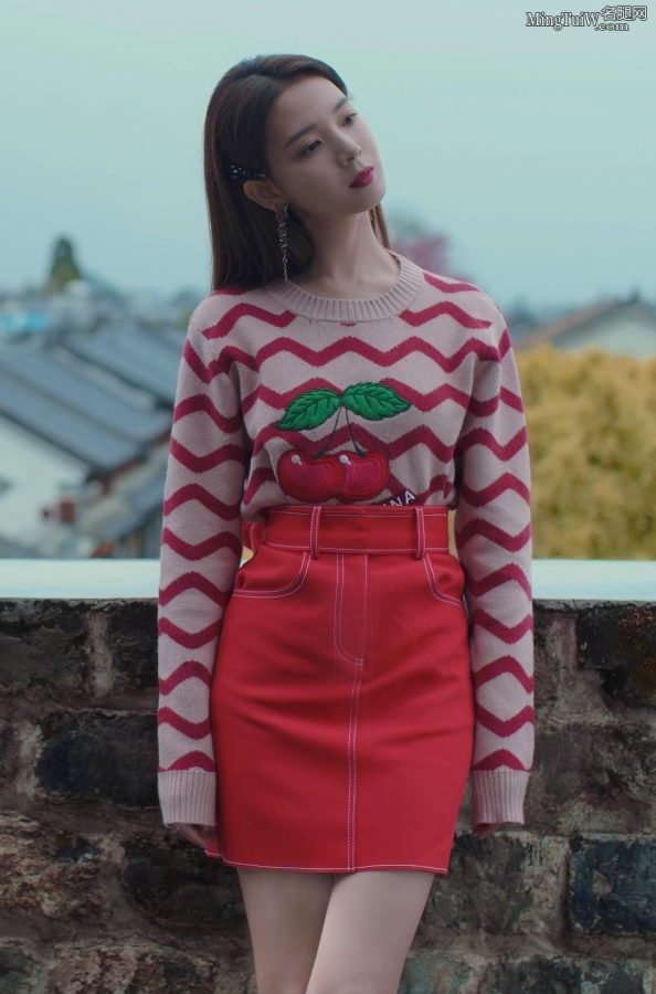 甜美的樱桃少女陈瑶的玉颈美手(6/9)