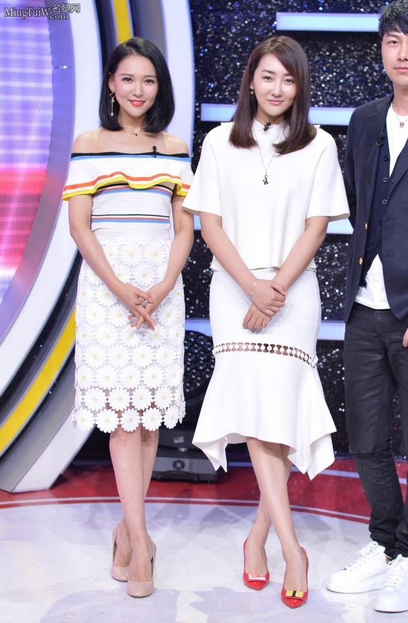 身材高挑的两位美女明星高姝瑶和主持人亚丽(1/2)