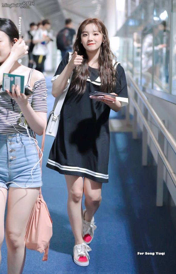 宋雨琦和叶舒华美美合照 腿都那么白(5/7)