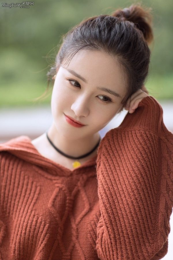 可爱妹子梁田笔直的玉腿(4/4)