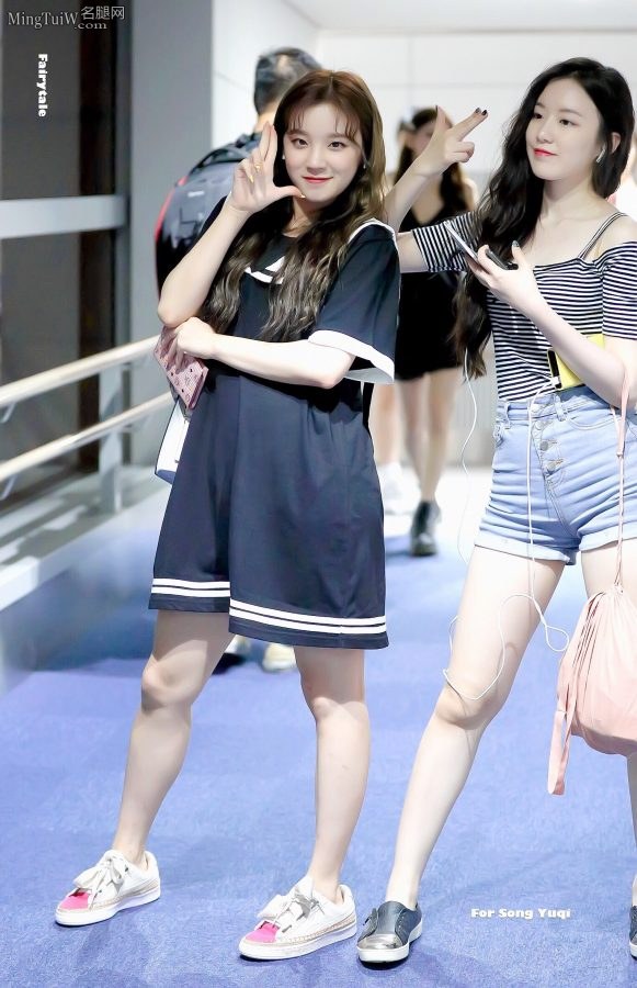 宋雨琦和叶舒华美美合照 腿都那么白(3/7)