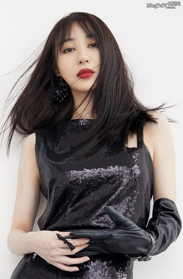 李菲儿黑色开叉裙魅惑跳舞(8/9)