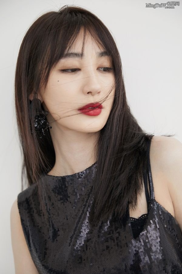 李菲儿黑色开叉裙魅惑跳舞(9/9)