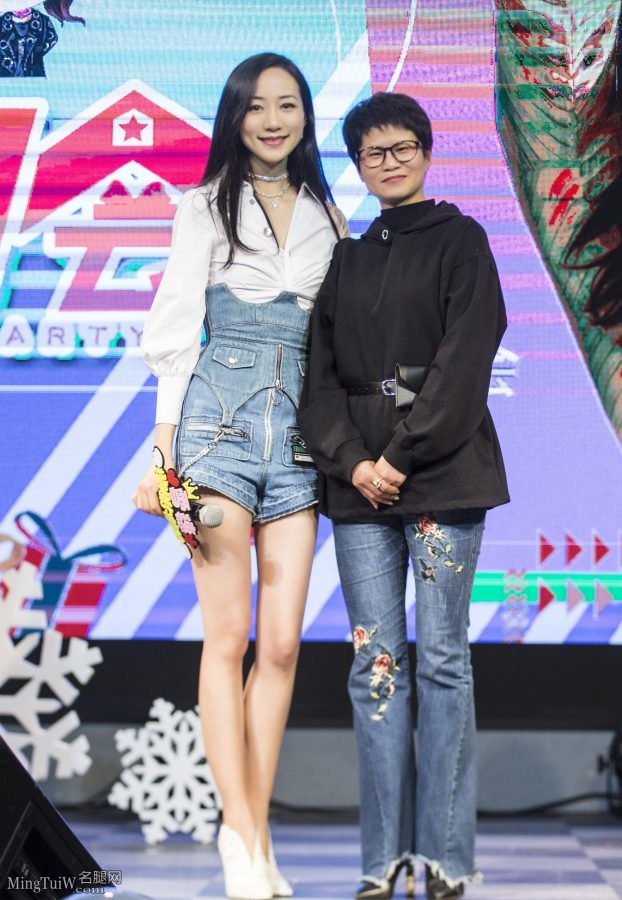韩雪姐姐美妙的白大腿(5/5)