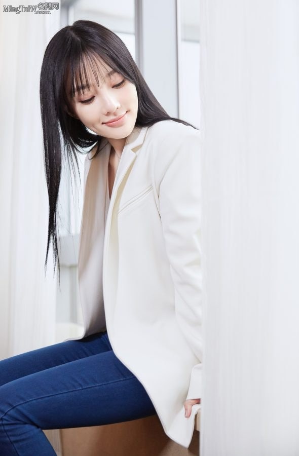 李小璐穿紧身牛仔裤踩尖头高跟鞋装纯(5/7)