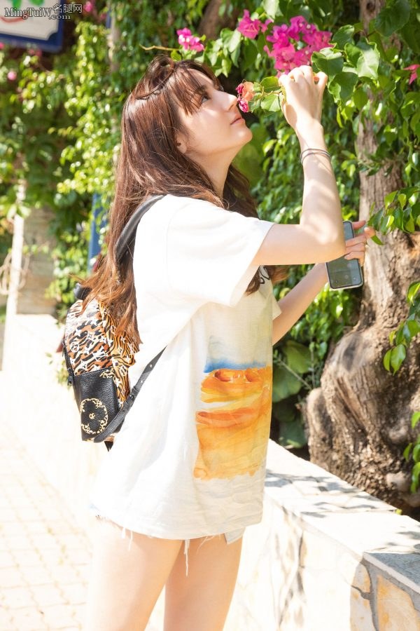 迪丽热巴光滑芬芳的少女腿真是美不胜收(8/14)