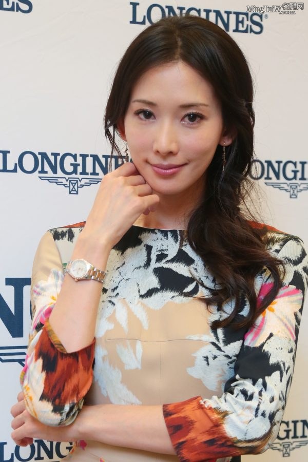 浪琴手表女神代言人林志玲玉手纤细足背性感(2/6)