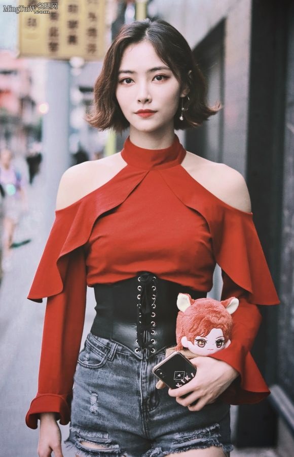 街边拍摄许佳琪牛仔短裤修长美腿(5/6)