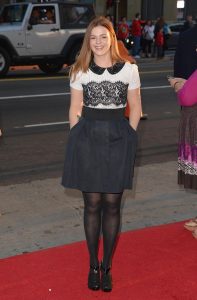 电影演员Amber Tamblyn穿黑色丝袜走红毯
