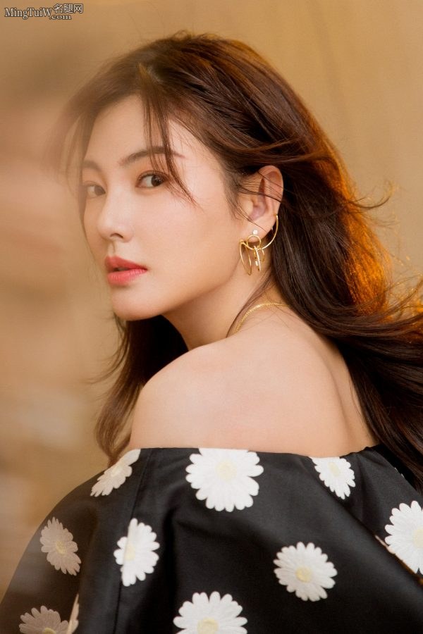 自信的女人最性感 张雨绮秀出白膀子(5/5)