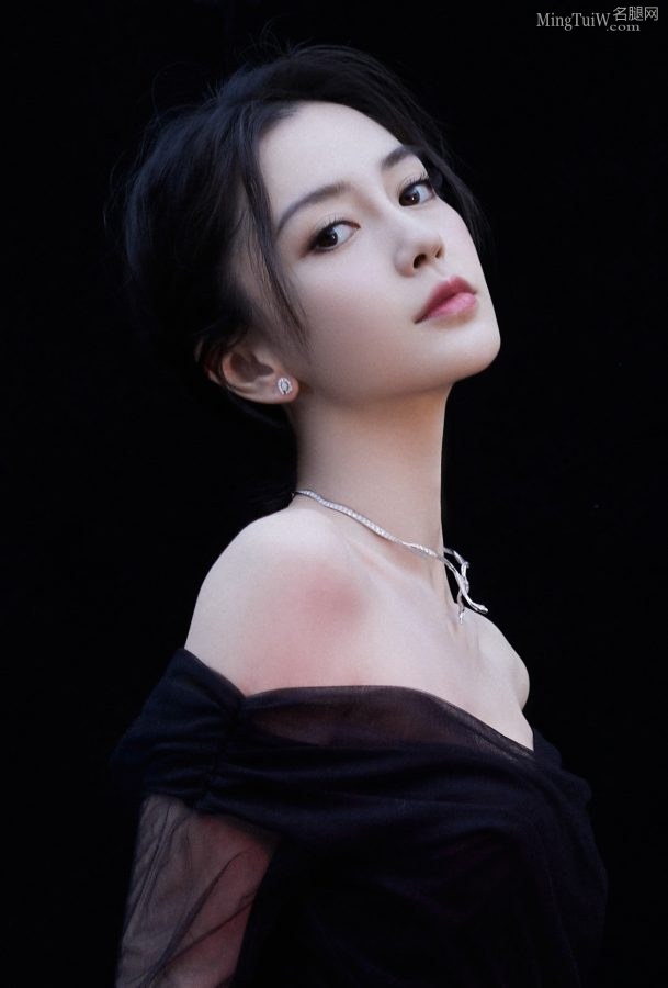 Angelababy精致的面部给她来点精华(7/8)