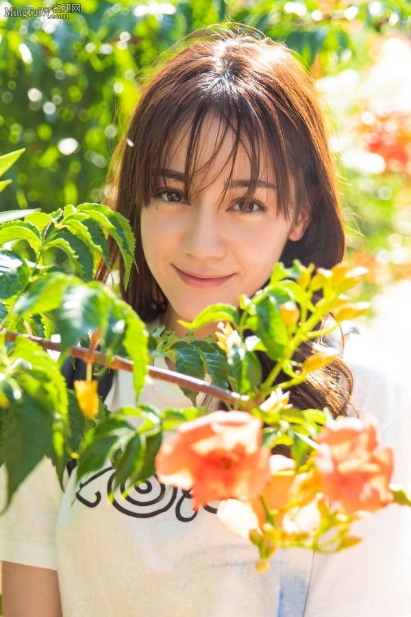 迪丽热巴光滑芬芳的少女腿真是美不胜收(9/14)