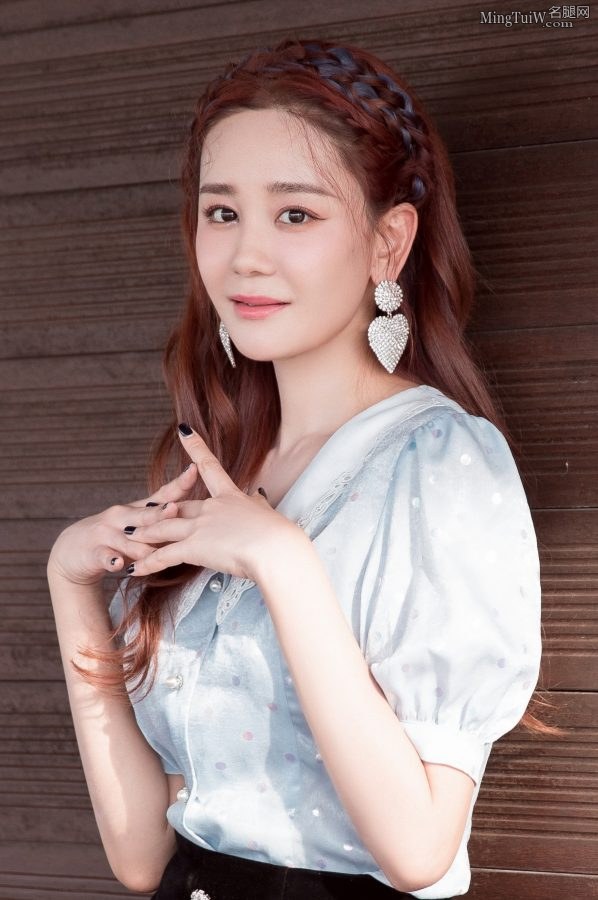 海陆的腿如此顺滑修长能玩好久了(3/9)