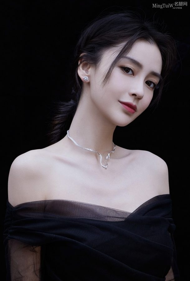Angelababy精致的面部给她来点精华(6/8)