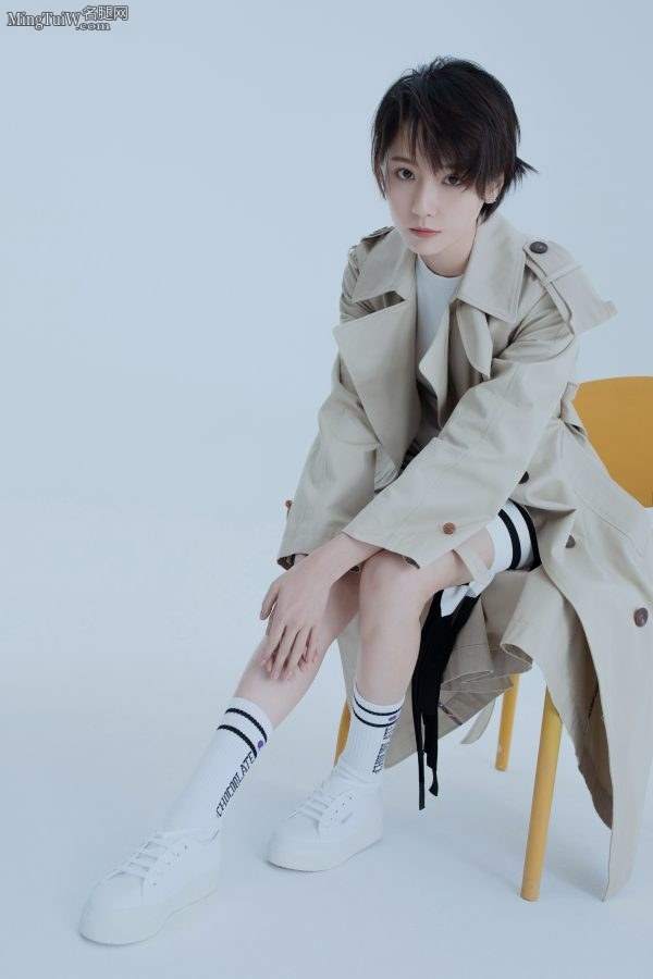 女演员成果小白鞋运动袜纯美丽质(1/3)