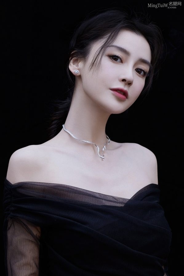Angelababy精致的面部给她来点精华(5/8)