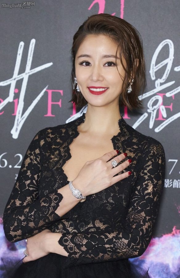 高贵典雅林心如蕾丝纱裙低胸露美沟(5/5)