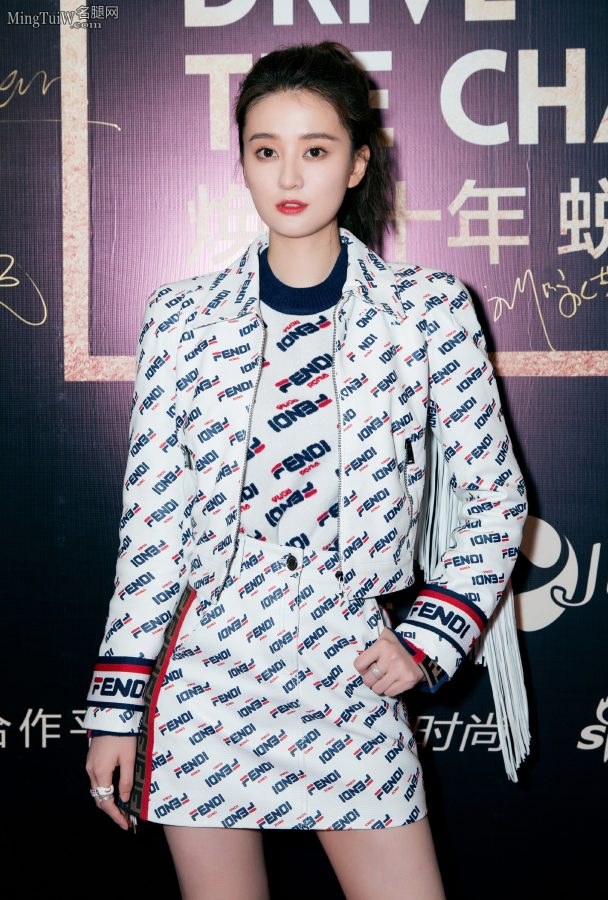 乔妹妹乔欣身材高挑美腿修长(2/5)