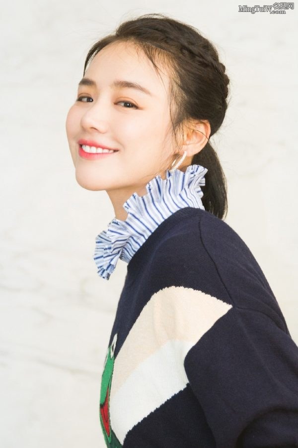 清爽气质美女马思纯的白皙玉腿和脚丫(4/12)