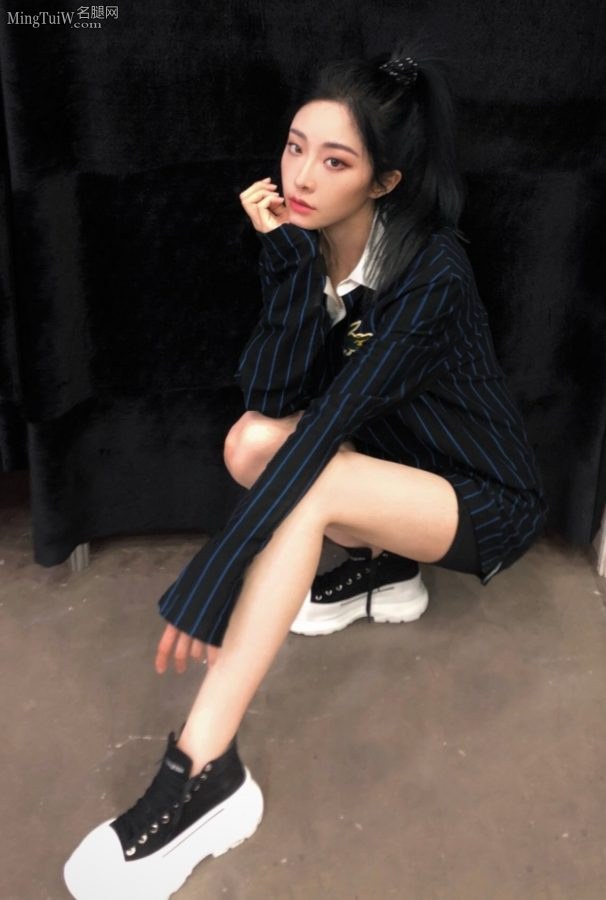 《青春有你2》冷酷的小姐姐喻言美腿修长(1/2)