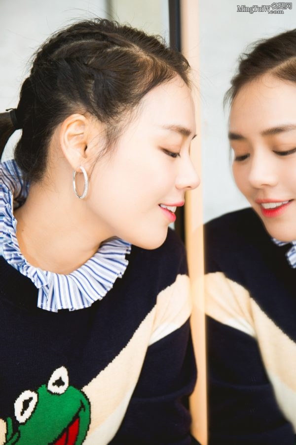 清爽气质美女马思纯的白皙玉腿和脚丫(6/12)