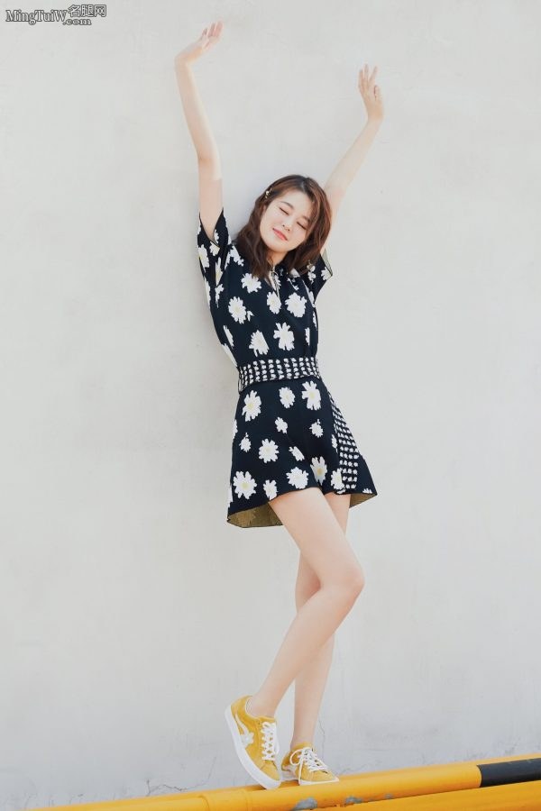又美又甜的完美女孩乔欣又来让你欣赏她的白腿(7/9)
