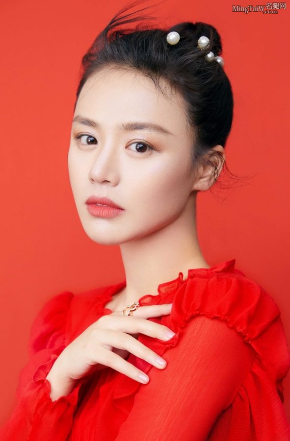 马思纯这次是高贵的红色妖姬(3/5)