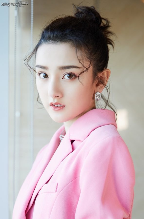 粉色系美少女宋祖儿的绝色美颜(1/6)