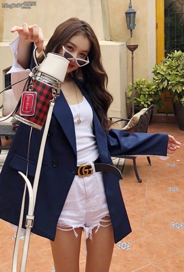 高挑的美女黄一琳这腿真是一双好炮架(9/9)