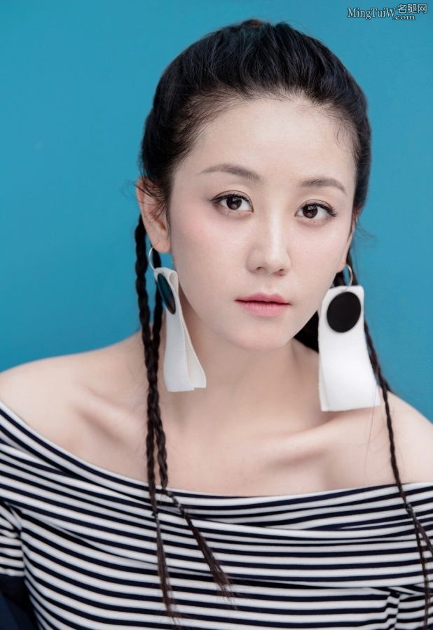 脱俗清丽的美女冯秦川好看的细腿(4/4)
