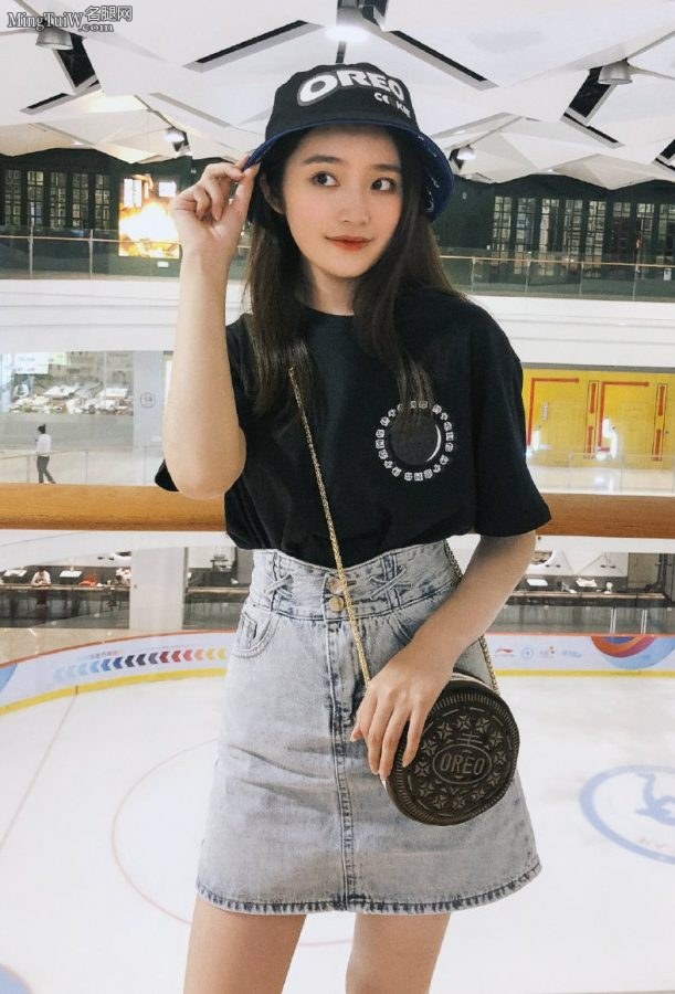奥利奥饼干女孩柴蔚牛仔裙下好看细腿(3/4)