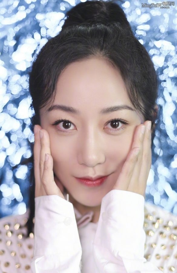 你没有看错韩雪这次竟然穿上黑丝了(6/6)