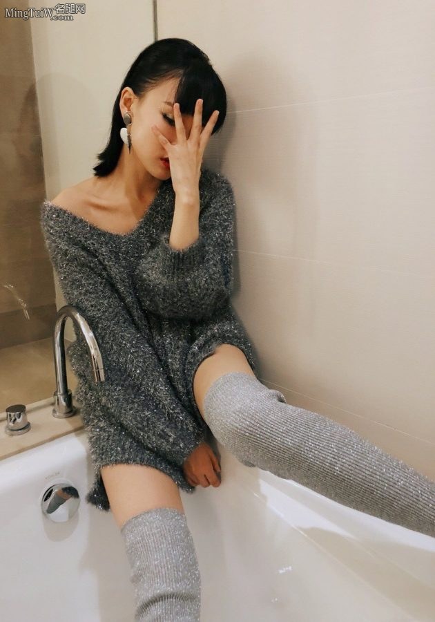 黄龄的细长的腿还是很有看头的(3/3)