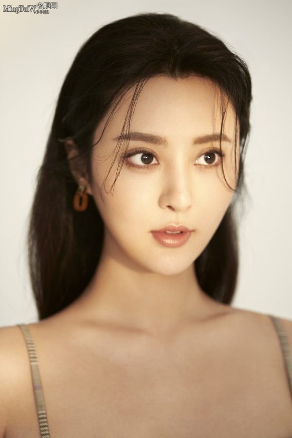 明星甘露拍写真照片 锁骨美肩玉臂靓足都有看头(2/6)