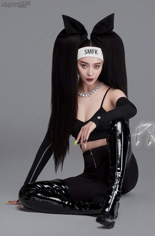 范冰冰穿各种美靴魔幻非主流写真身材真好(6/7)