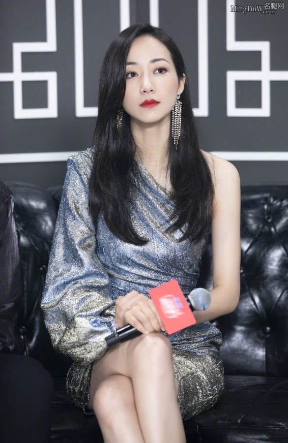 高贵气质韩雪现在特别爱秀美腿 真乃一大幸事(5/10)