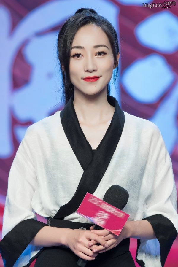 韩雪变身英气侠女穿古装搭配高跟鞋(5/6)