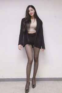 T-ara成员朴孝敏绝世好腿穿黑丝