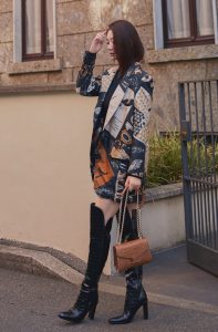 左起：陈燃、时尚主播linda、李小冉前排看秀 最后附上李小冉坐姿换腿小视频