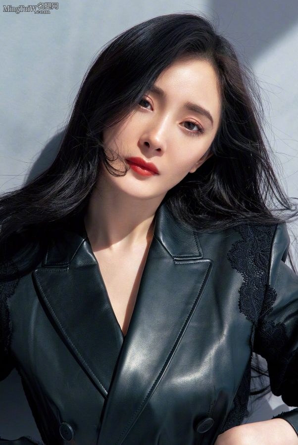 高贵仙气的美女明星杨幂时尚大片秀鞋底(4/4)