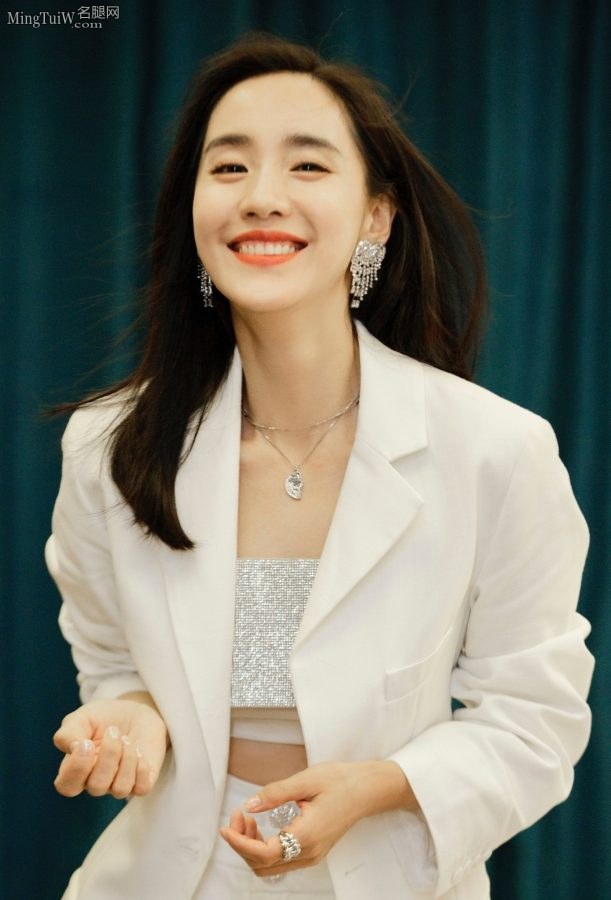 笑容纯美的女星王智长腿线条优美(3/9)