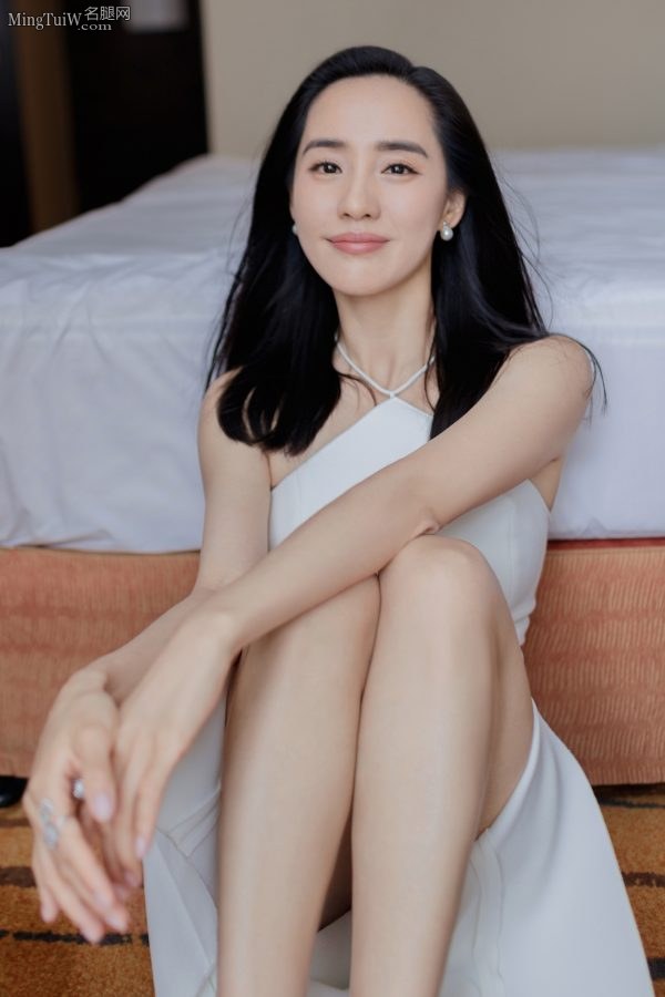 秋雅王智完美胸和细腰长腿一般人真的受不了(2/4)