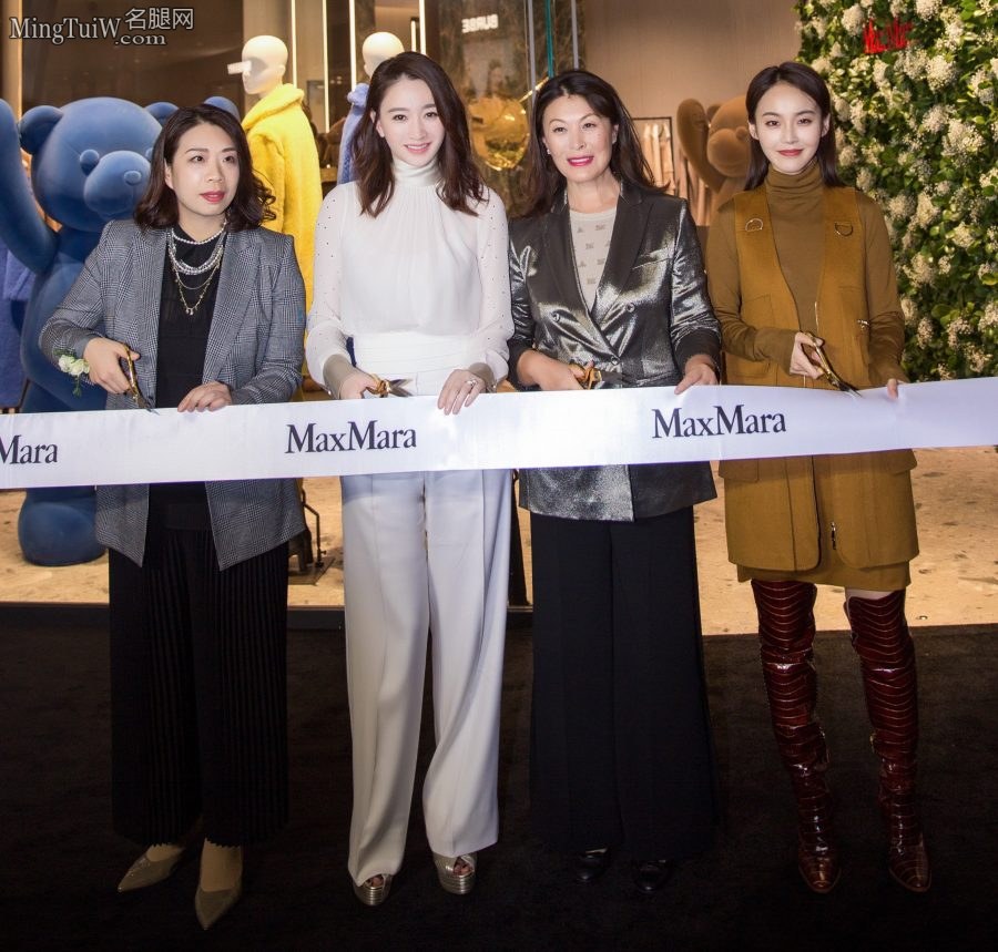 御姐李小冉白裤优雅出席品牌店剪裁仪式 高跟内大脚趾微翘可爱(5/5)