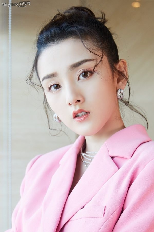 粉色系美少女宋祖儿的绝色美颜(2/6)