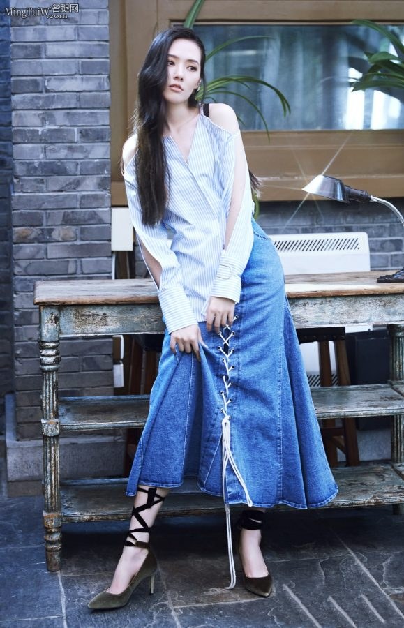 《时尚优咖》杂志郭碧婷美腿穿丝袜慵懒悠闲风写真(6/8)
