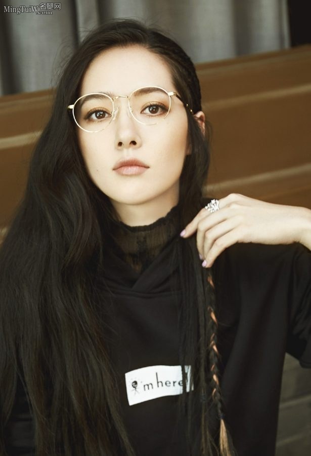 《时尚优咖》杂志郭碧婷美腿穿丝袜慵懒悠闲风写真(8/8)
