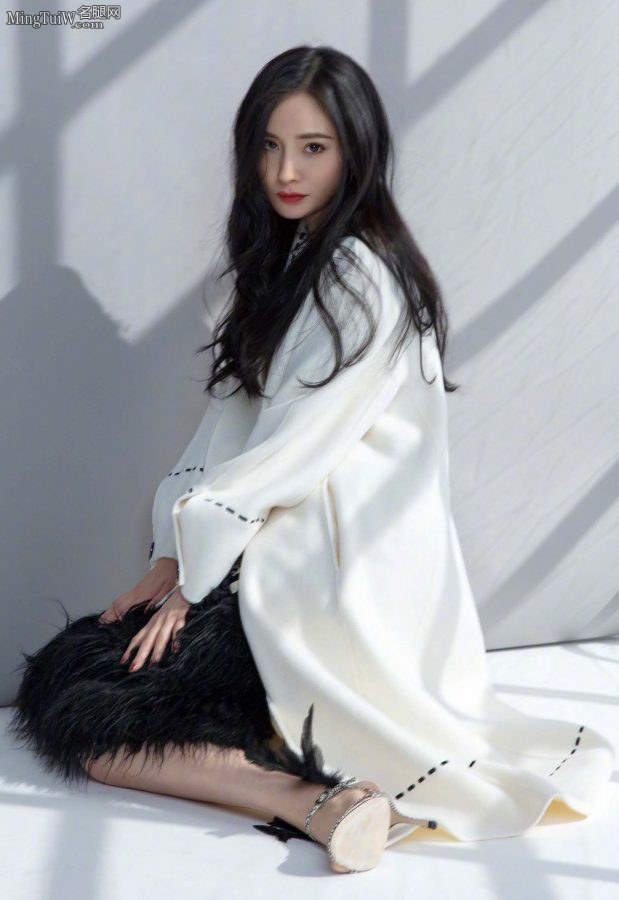 高贵仙气的美女明星杨幂时尚大片秀鞋底(1/4)
